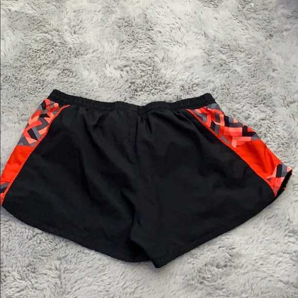 Athletic shorts - Picture 2 of 4